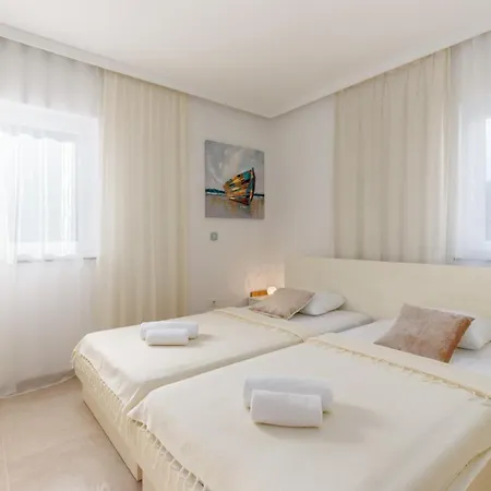 Tarari Luxury 아파트