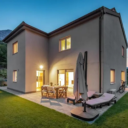 Tarari Luxury Apartment