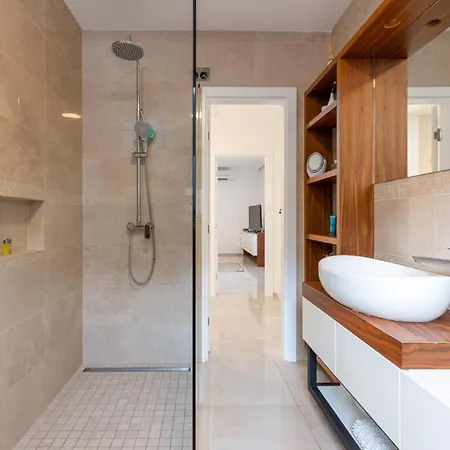 Tarari Luxury Apartment *