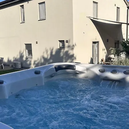 Tarari Luxury Apartment