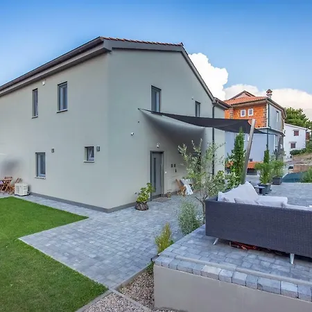 Tarari Luxury Apartmán *