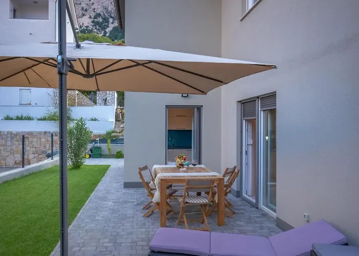 Tarari Luxury باشْكا